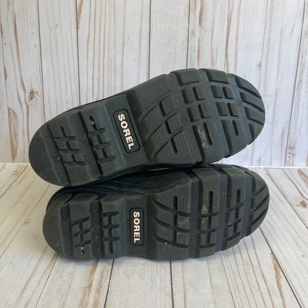Sorel pink / black Snow boots Size 4